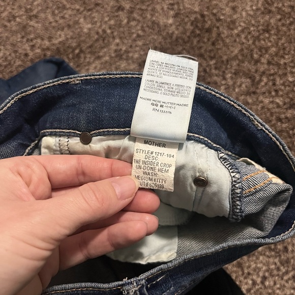 Mother The Insider Crop Undone Hem in Medium Kitty Dark Wash Ankle Cropped - Picture 8 of 9